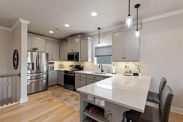 914 Zennor Lane, Raymore, MO 64083