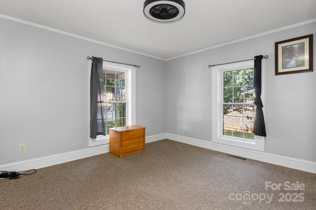 1302 1st Avenue NW, Hickory, NC 28601