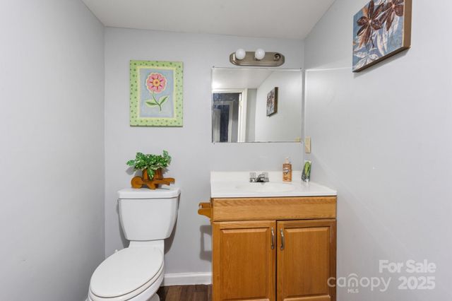 1302 1st Avenue NW, Hickory, NC 28601