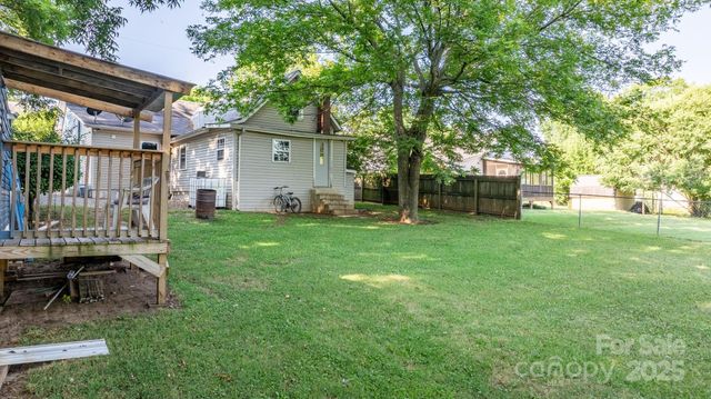 1302 1st Avenue NW, Hickory, NC 28601