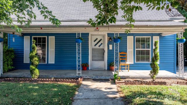 1302 1st Avenue NW, Hickory, NC 28601