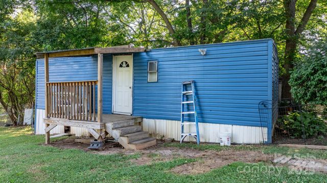 1302 1st Avenue NW, Hickory, NC 28601