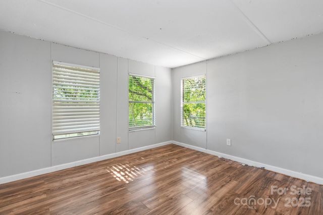 1302 1st Avenue NW, Hickory, NC 28601