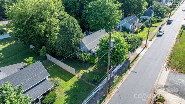 1302 1st Avenue NW, Hickory, NC 28601
