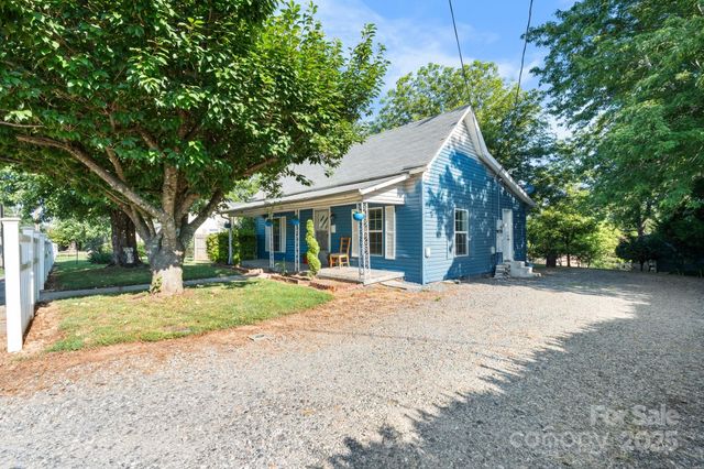 1302 1st Avenue NW, Hickory, NC 28601