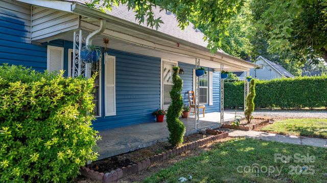 1302 1st Avenue NW, Hickory, NC 28601