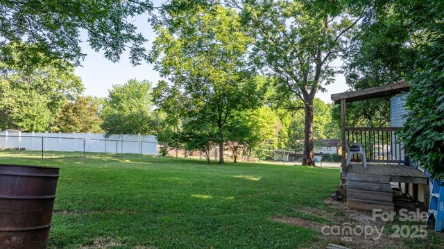 1302 1st Avenue NW, Hickory, NC 28601
