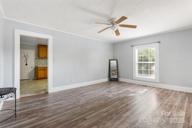 1302 1st Avenue NW, Hickory, NC 28601