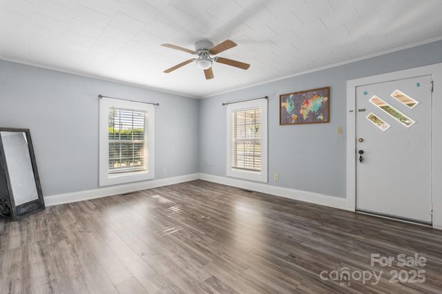 1302 1st Avenue NW, Hickory, NC 28601