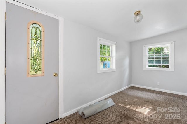 1302 1st Avenue NW, Hickory, NC 28601