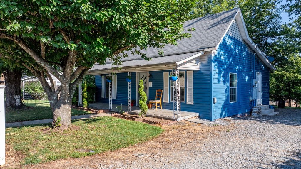 1302 1st Avenue NW, Hickory, NC 28601