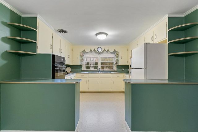 218 Lowell St, Wakefield, MA 01880
