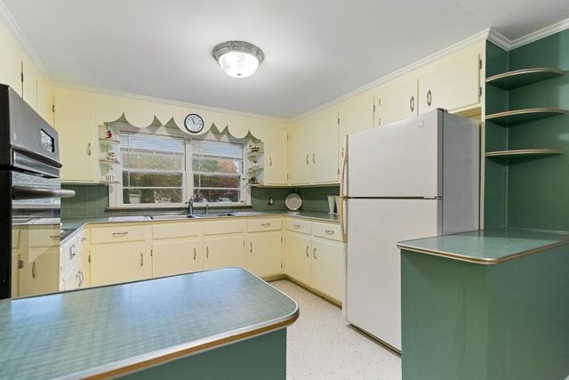 218 Lowell St, Wakefield, MA 01880