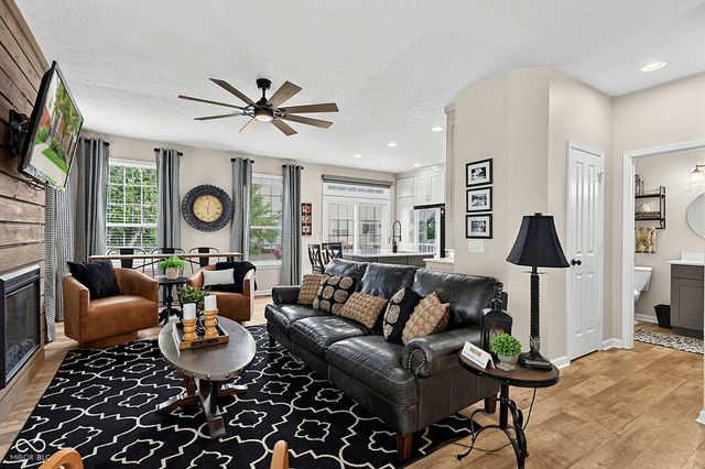 1098 Cavendish Drive, Carmel, IN 46032