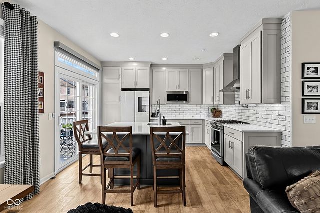 1098 Cavendish Drive, Carmel, IN 46032