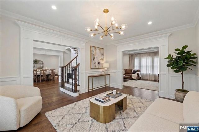 20 Ravine Avenue, Wyckoff, NJ 07481