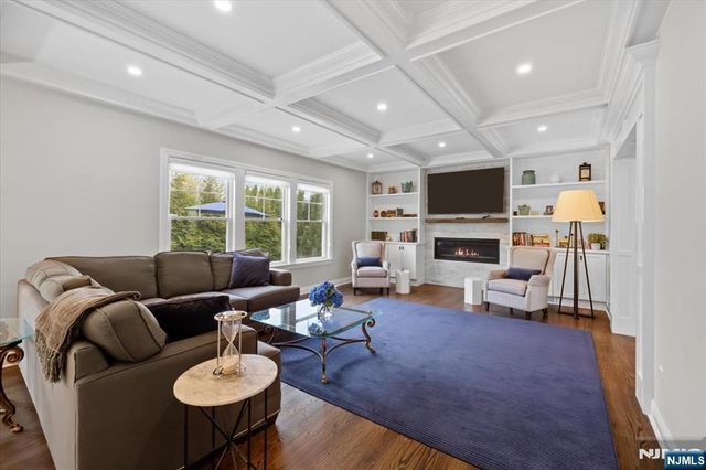 20 Ravine Avenue, Wyckoff, NJ 07481