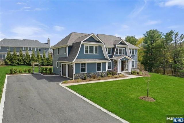 20 Ravine Avenue, Wyckoff, NJ 07481
