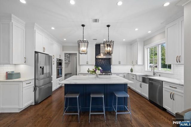 20 Ravine Avenue, Wyckoff, NJ 07481