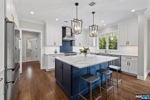 20 Ravine Avenue, Wyckoff, NJ 07481