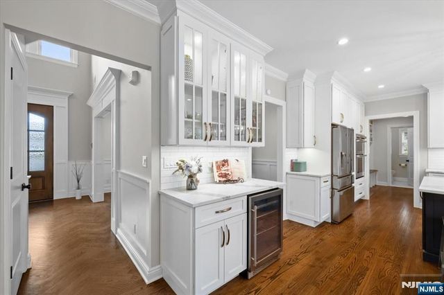 20 Ravine Avenue, Wyckoff, NJ 07481