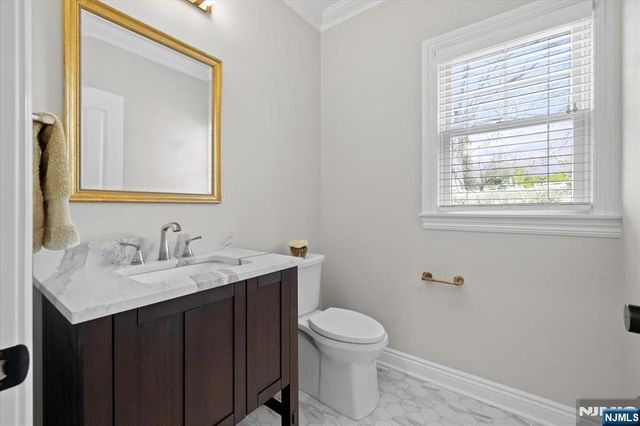 20 Ravine Avenue, Wyckoff, NJ 07481