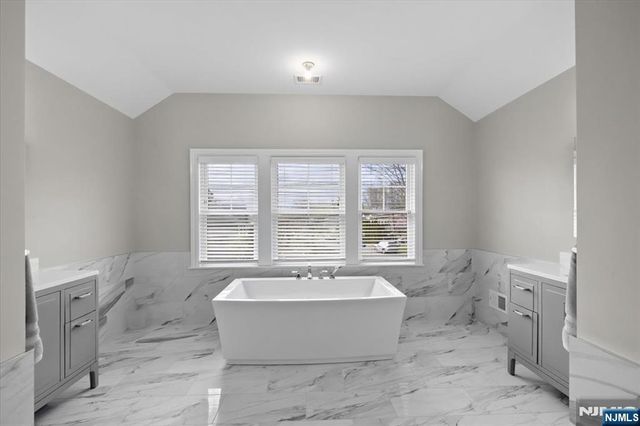 20 Ravine Avenue, Wyckoff, NJ 07481