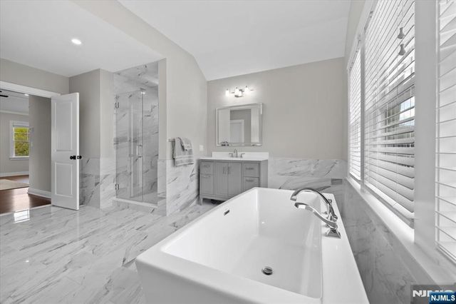 20 Ravine Avenue, Wyckoff, NJ 07481