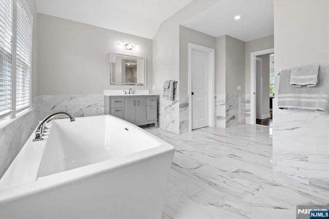 20 Ravine Avenue, Wyckoff, NJ 07481