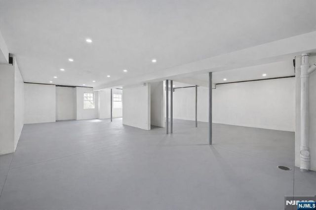 20 Ravine Avenue, Wyckoff, NJ 07481