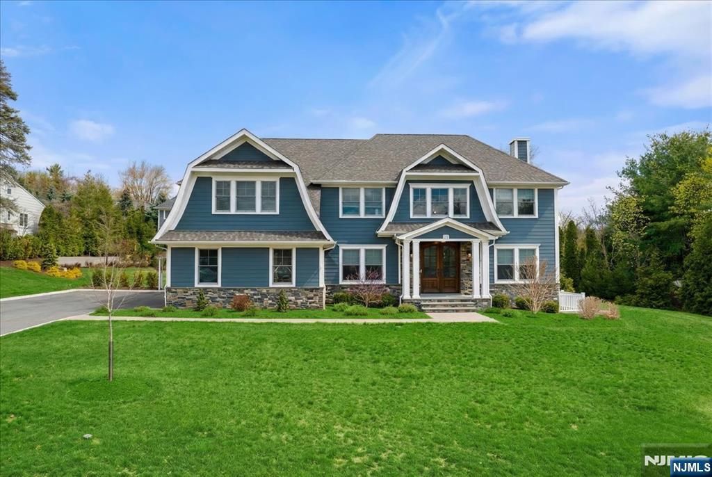 20 Ravine Avenue, Wyckoff, NJ 07481