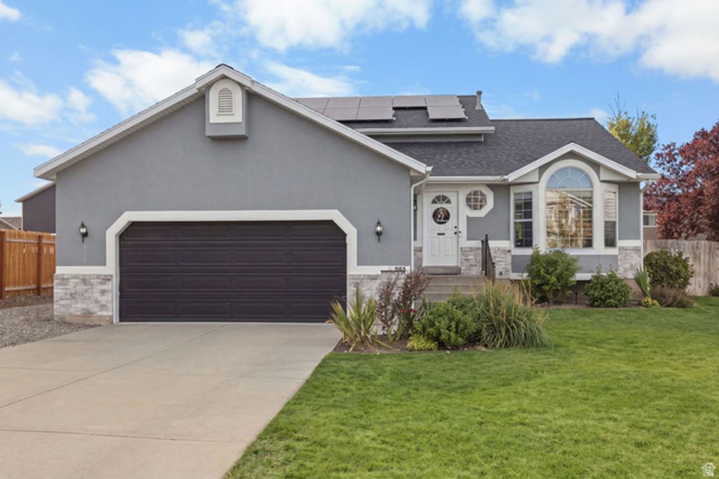985 N WHITAKER DR, Tooele, UT 84074 — exterior