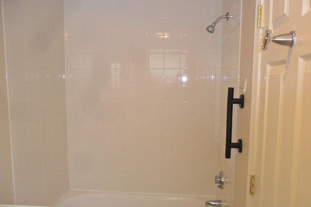 848 Waverly St 1, Framingham, MA 01702