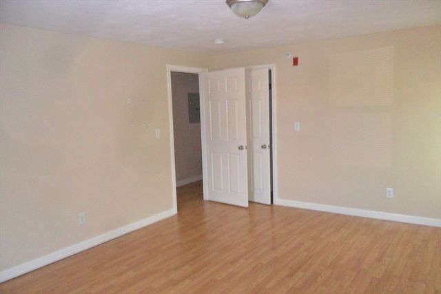 848 Waverly St 1, Framingham, MA 01702