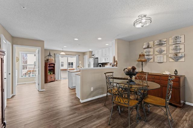 921 Ledgestone Drive, Mahtomedi, MN 55115