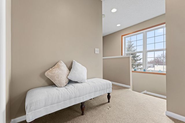 921 Ledgestone Drive, Mahtomedi, MN 55115