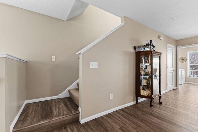 921 Ledgestone Drive, Mahtomedi, MN 55115