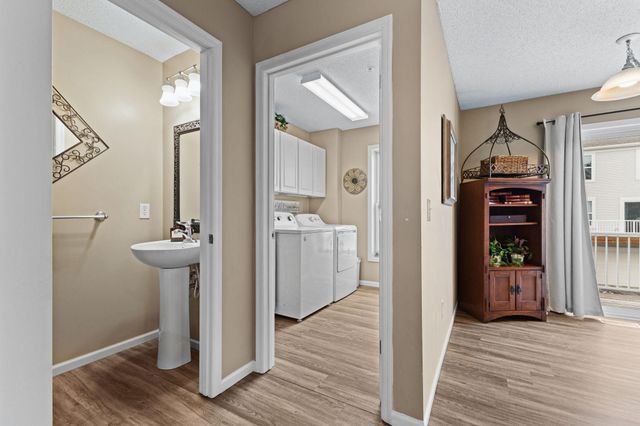 921 Ledgestone Drive, Mahtomedi, MN 55115