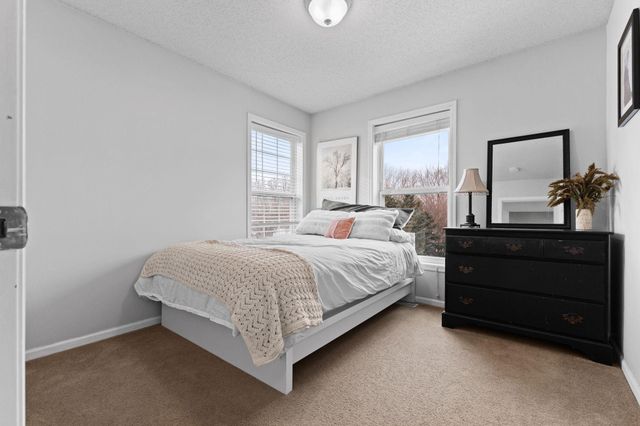 921 Ledgestone Drive, Mahtomedi, MN 55115