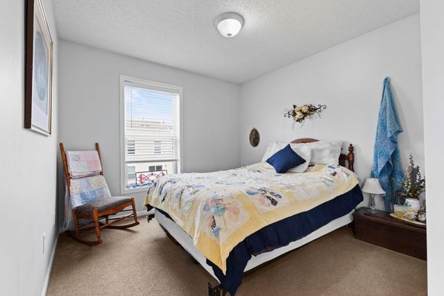 921 Ledgestone Drive, Mahtomedi, MN 55115