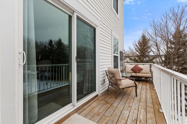 921 Ledgestone Drive, Mahtomedi, MN 55115