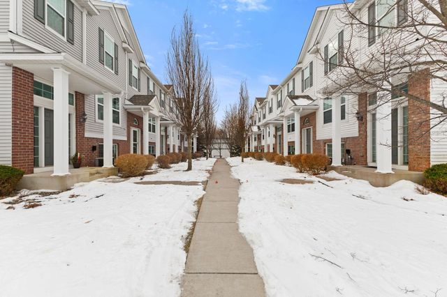 921 Ledgestone Drive, Mahtomedi, MN 55115