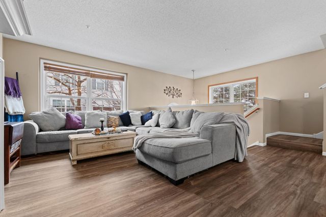 921 Ledgestone Drive, Mahtomedi, MN 55115