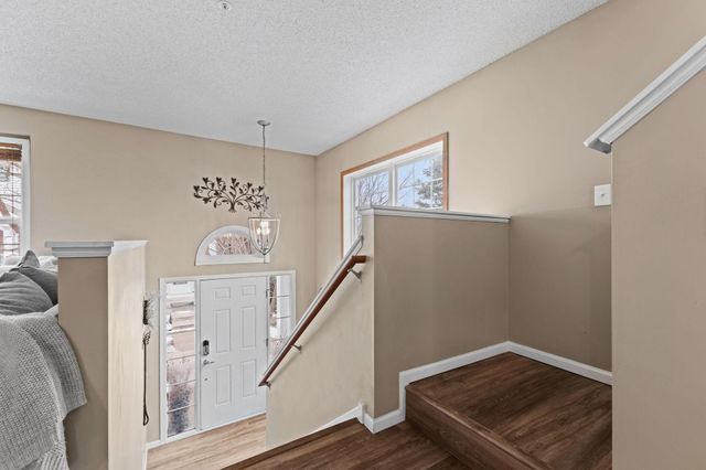 921 Ledgestone Drive, Mahtomedi, MN 55115