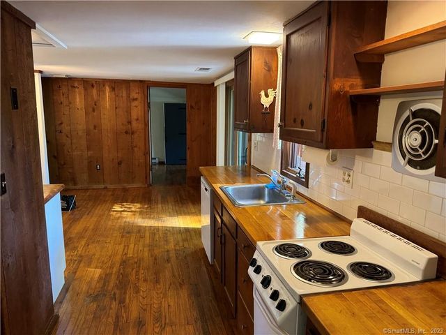 32 Beeholm Road 2, Redding, CT 06896