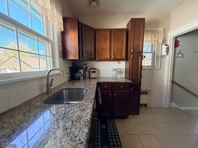 324 Dewitt St, Linden City, NJ 07036