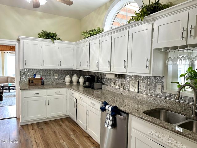 212 Main Street, Bluff City, TN 37618