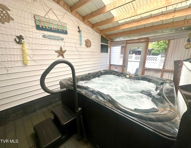 212 Main Street, Bluff City, TN 37618