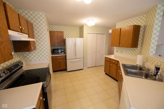 3348 Summer Breeze Lane, Indianapolis, IN 46239