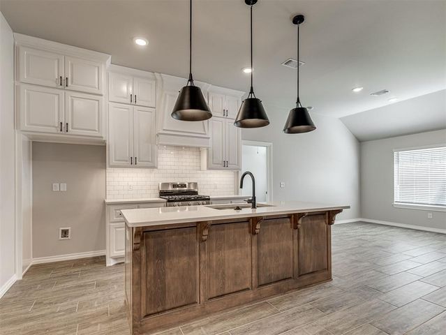 8401 Hazelwood Way, Edmond, OK 73034